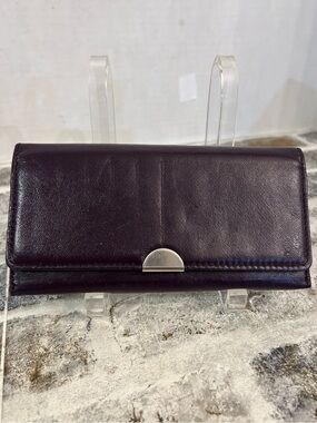 SafeKeeper Classic Fold-Over Leather Wallet in Deep Plum